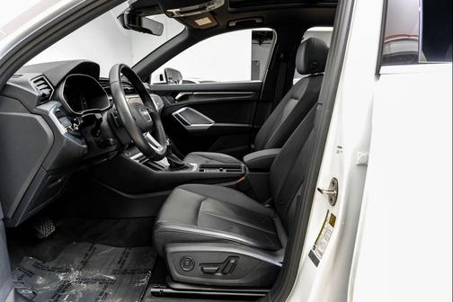 2024 Audi Q3 Premium 45 TFSI S line quattro Tiptronic