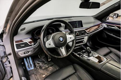 2022 BMW 740 i