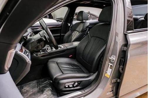 2022 BMW 740 i