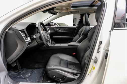 2024 Volvo S60 B5 Core Dark Theme
