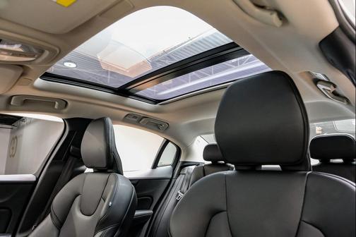 2024 Volvo S60 B5 Core Dark Theme