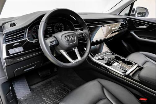 2023 Audi Q7 45 Premium