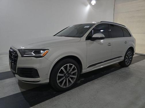 2023 Audi Q7 45 Premium Plus
