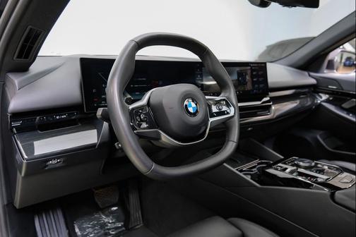 Dark Graphite 2025 BMW 530 530i