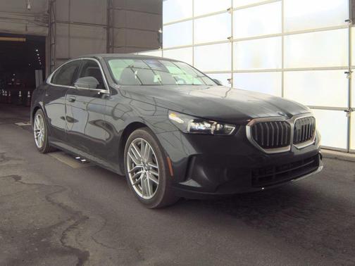 Dark Graphite 2025 BMW 530 530i