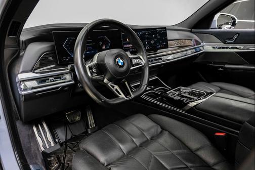 2023 BMW 740 i