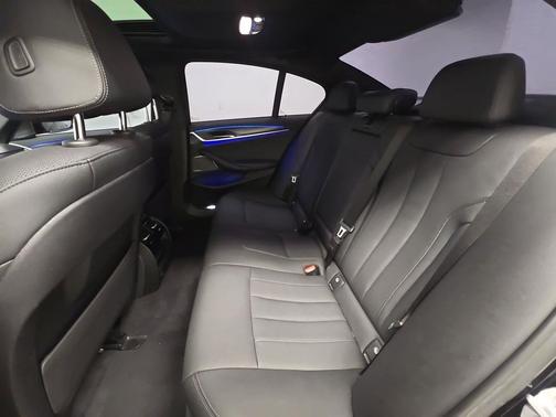 2022 BMW 530 i
