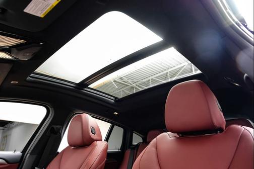 2025 BMW X4 xDrive30i