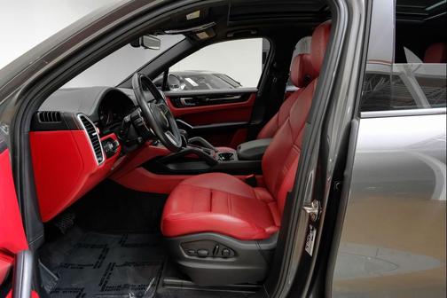 Gray 2023 Porsche Cayenne Platinum Edition