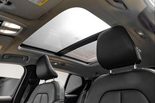 Onyx Black Metallic 2025 Volvo XC40 B5 Plus Bright Theme