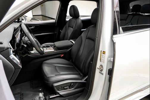 2024 Audi Q7 45 Premium Plus