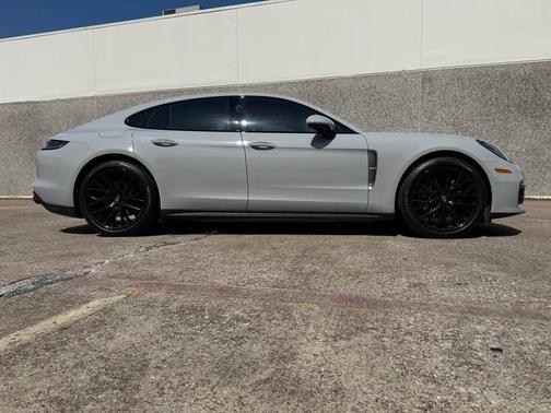 2023 Porsche Panamera Platinum Edition