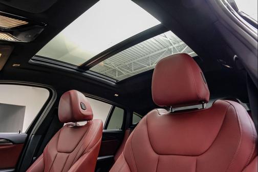 Black Sapphire Metallic 2024 BMW X4 M40i