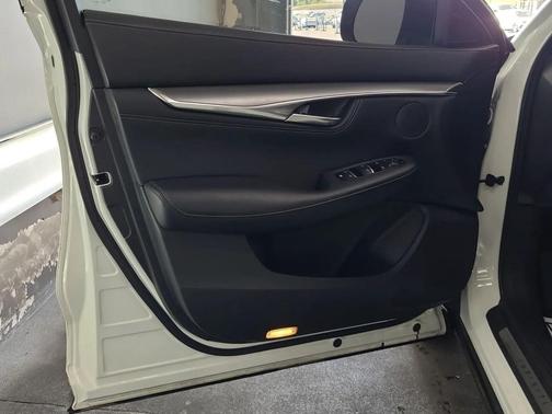 Majestic White 2023 INFINITI QX55 LUXE
