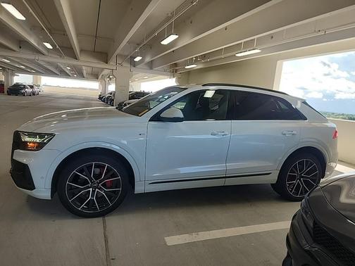 2023 Audi Q8 55 Premium Plus