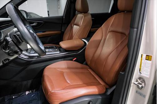 2022 Audi Q7 45 Premium Plus