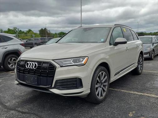 2022 Audi Q7 45 Premium Plus