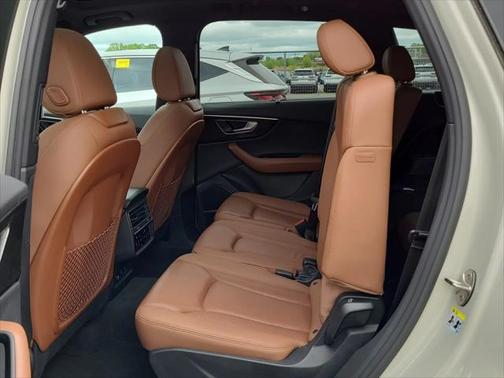 2022 Audi Q7 45 Premium Plus