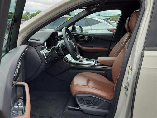 2022 Audi Q7 45 Premium Plus