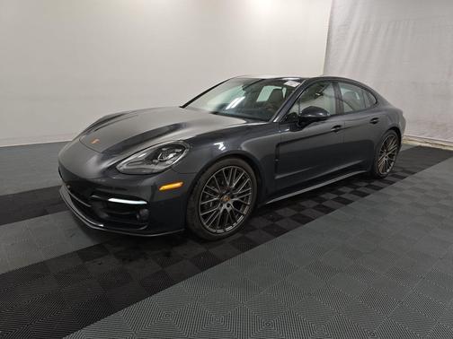 2023 Porsche Panamera 4 Platinum Edition