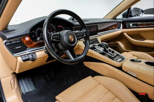 2023 Porsche Panamera 4 Platinum Edition