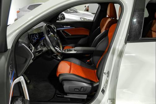 Alpine White 2025 BMW X2 xDrive28i