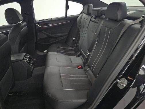2022 BMW 530 i
