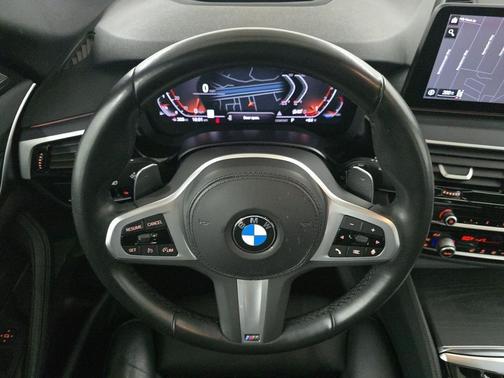 2022 BMW 530 i