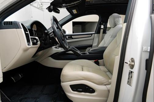 White 2022 Porsche Cayenne S