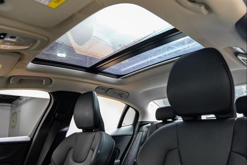 2024 Volvo S60 B5 Core Dark Theme