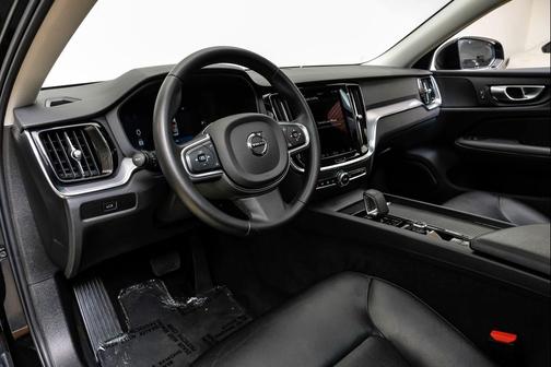 2024 Volvo S60 B5 Core Dark Theme