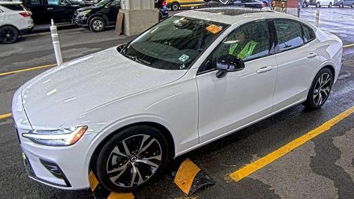 2024 Volvo S60 B5 Core Dark Theme