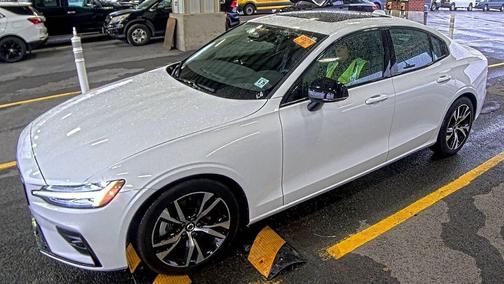 2024 Volvo S60 B5 Core Dark Theme