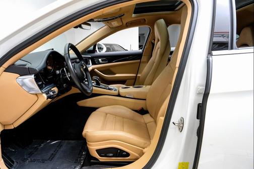 2023 Porsche Panamera Base