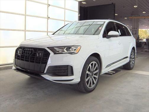 2023 Audi Q7 45 Premium Plus