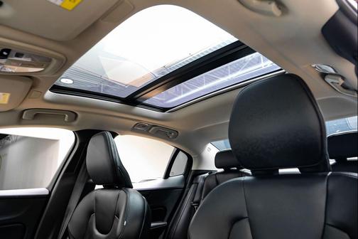 2024 Volvo S60 B5 Core Dark Theme