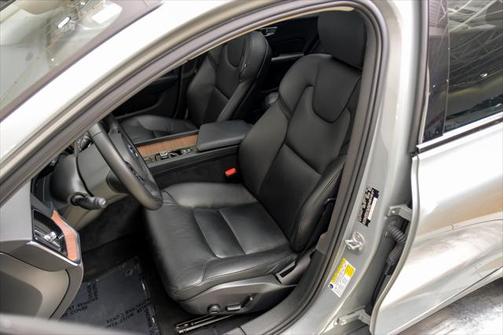 2024 Volvo S60 B5 Plus Dark Theme