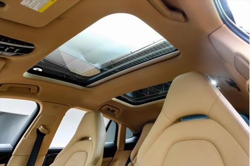 2023 Porsche Panamera 4