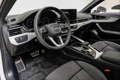 2024 Audi A4 45 S line Premium Plus