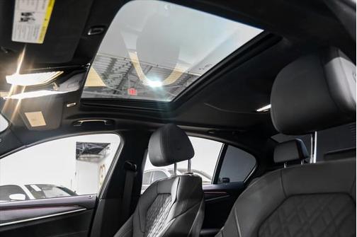 2022 BMW 530 i