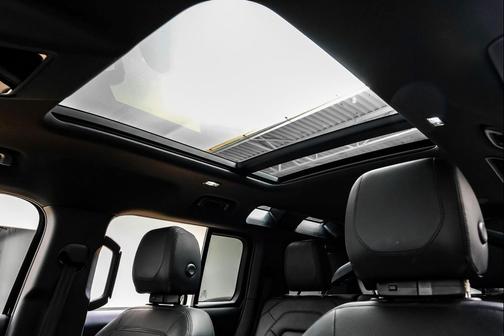 2023 Land Rover Defender 110 SE