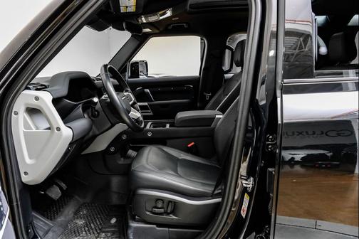 2023 Land Rover Defender 110 SE