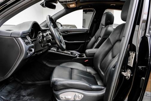 2023 Porsche Macan T