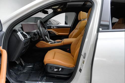 White Metallic 2025 BMW X6 xDrive40i