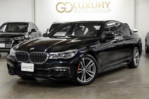 Photo 4 of 64 of 2019 BMW 750 i xDrive