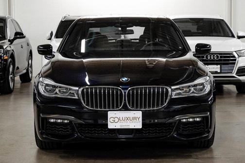 Photo 3 of 64 of 2019 BMW 750 i xDrive