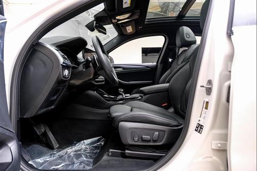 2025 BMW X4 xDrive30i