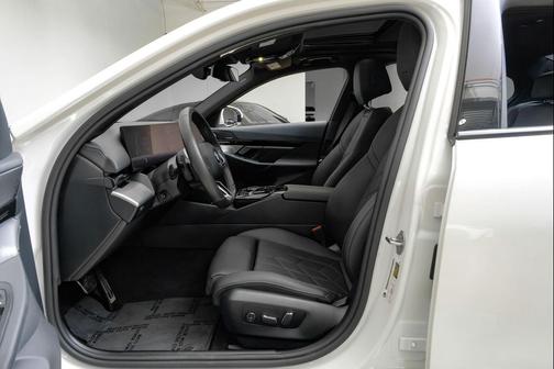 Alpine White 2024 BMW 530 530i