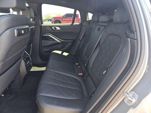 Gray Metallic 2025 BMW X6 xDrive40i