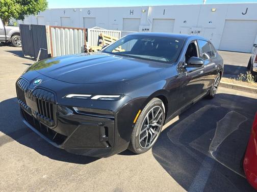 2023 BMW 740 i